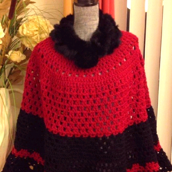 NEW "THE MICHELLE" HANDMADE FUR COLLAR PONCHO - Picture 2 of 8